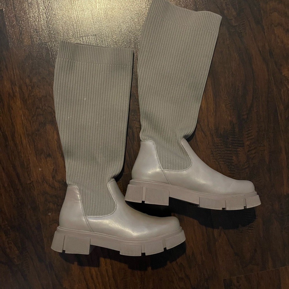 Lug sole boots knit top